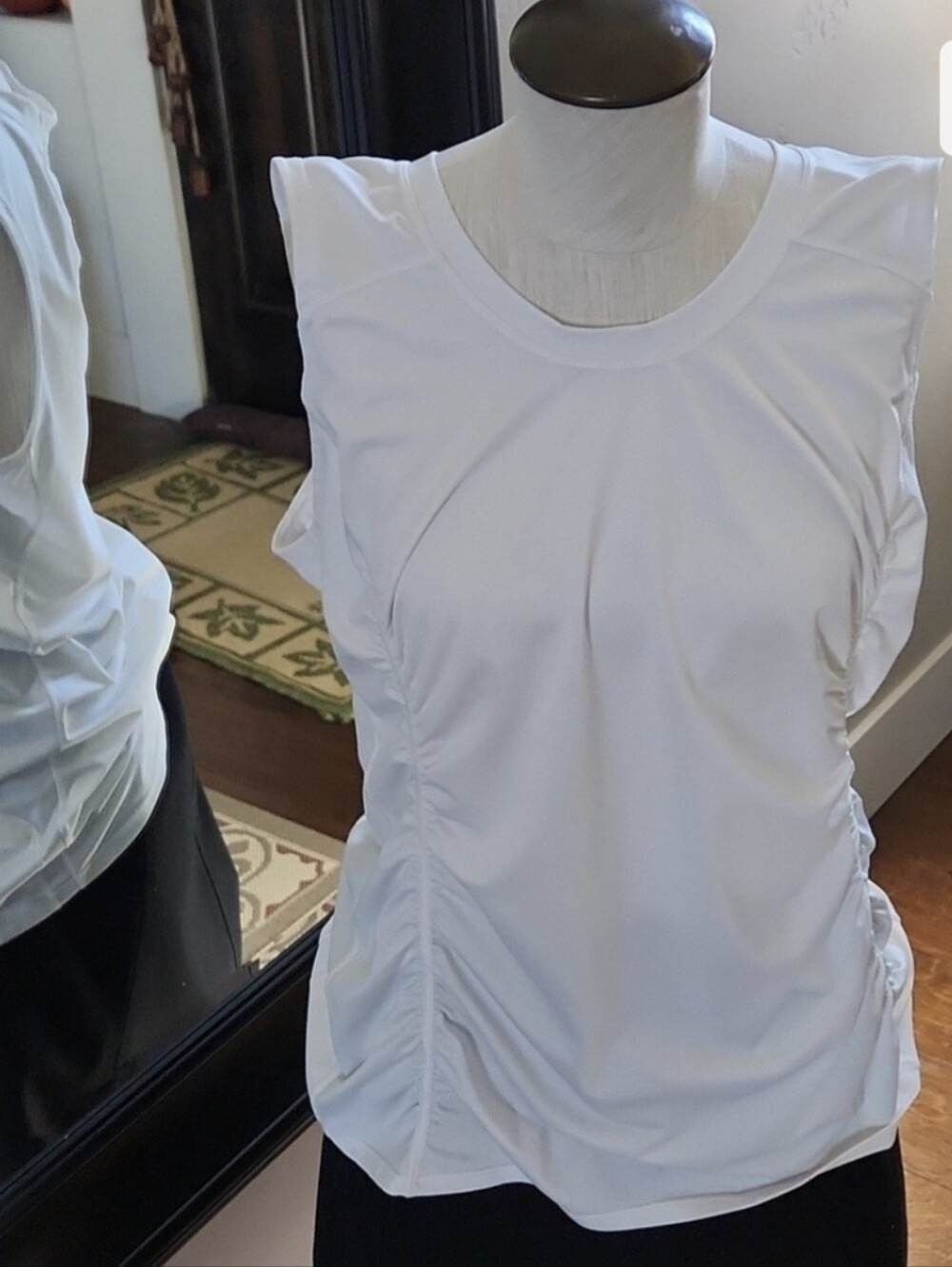 Moving Comfort Whitr Workout Top In Size X-Large